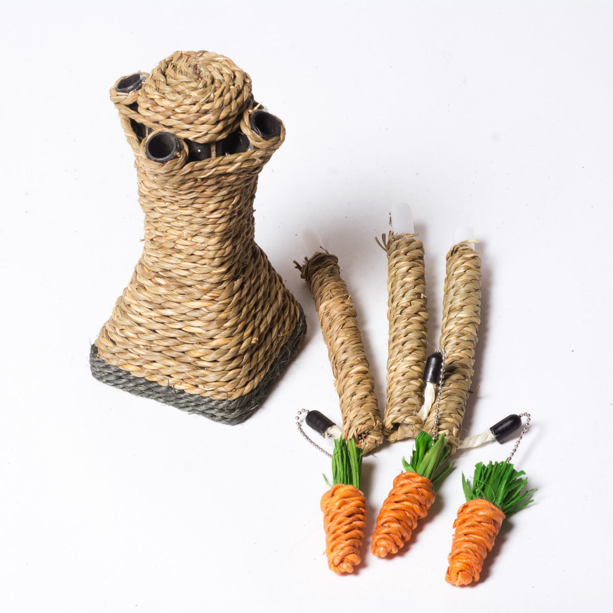 The Carrot Scratcher – Small scratching tree for kittens